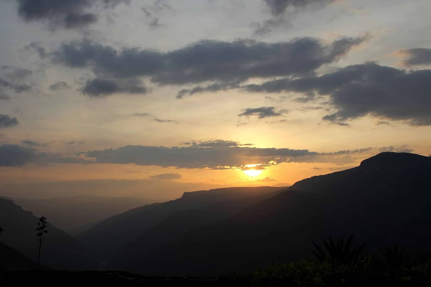 Atardecer sobre las montañas del Cañón del Chicamocha